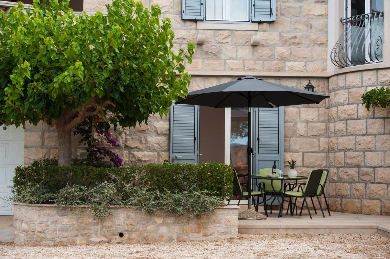 Villa Franka With Swimming Pool Bol Exteriér fotografie