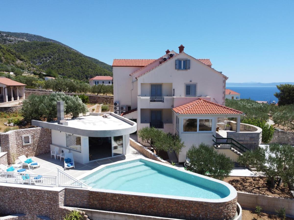 Villa Franka With Swimming Pool Bol Exteriér fotografie