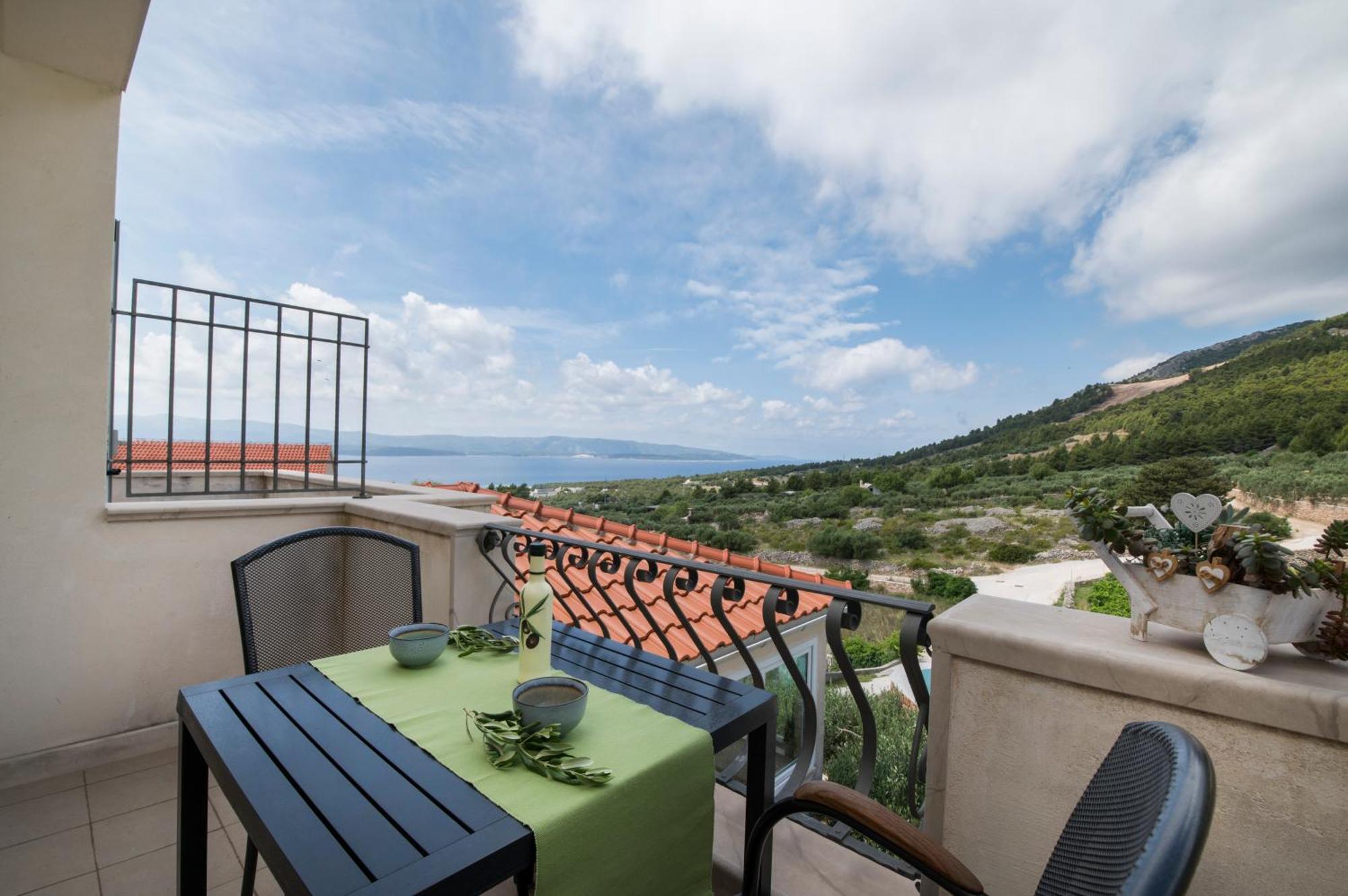Villa Franka With Swimming Pool Bol Exteriér fotografie